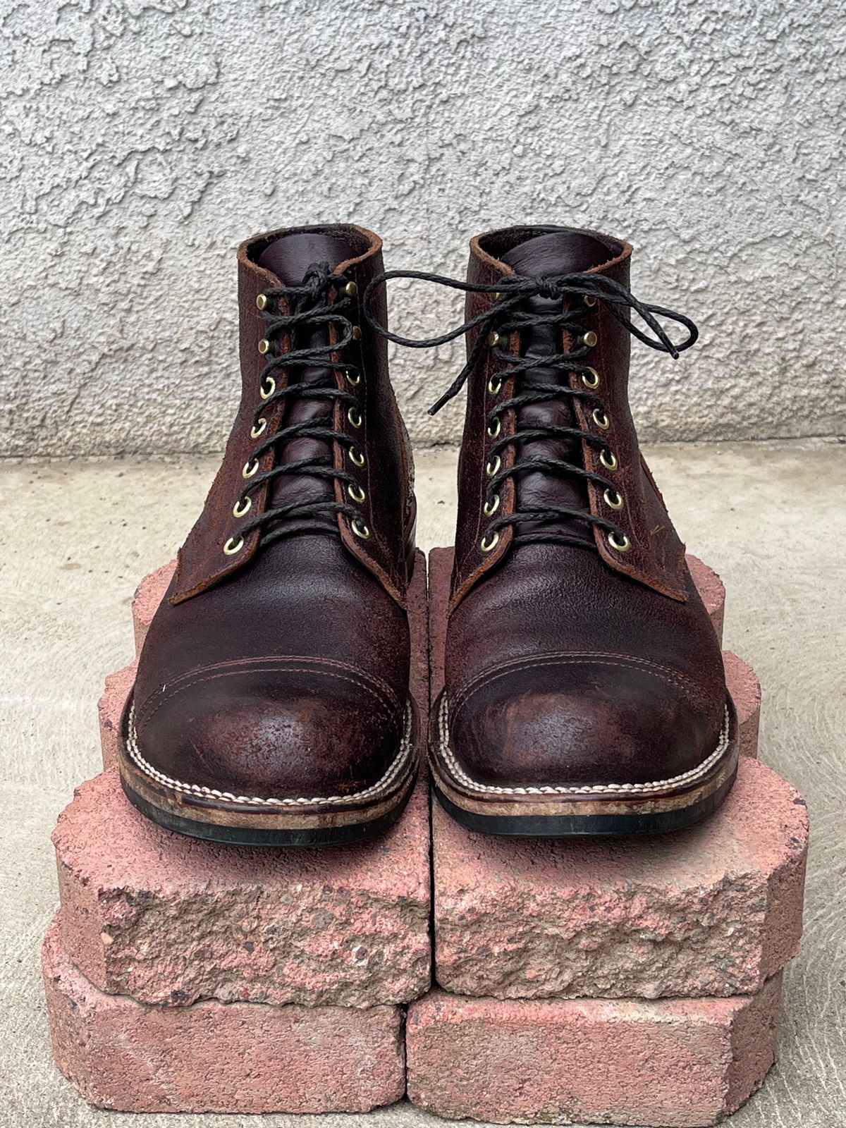 Photo by selvedge_and_welted on April 4, 2024 of the Viberg Service Boot in Horween Brown Waxed Flesh.