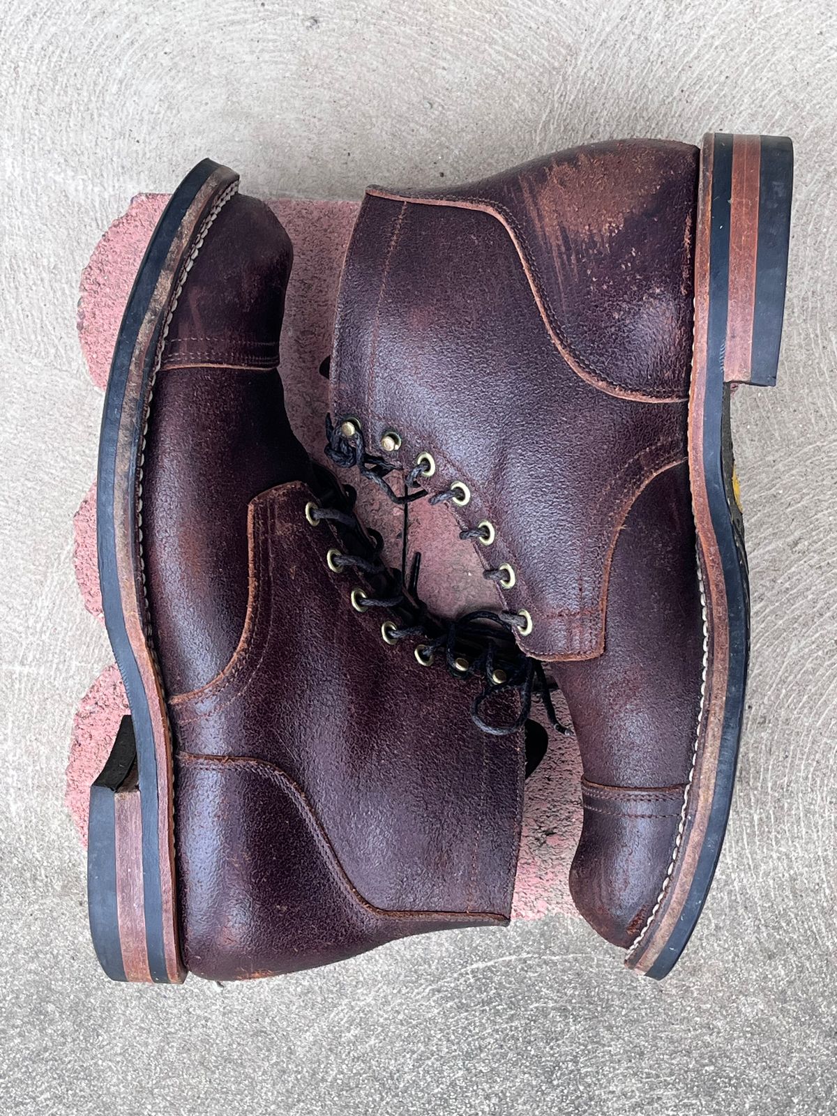 Photo by selvedge_and_welted on April 4, 2024 of the Viberg Service Boot in Horween Brown Waxed Flesh.