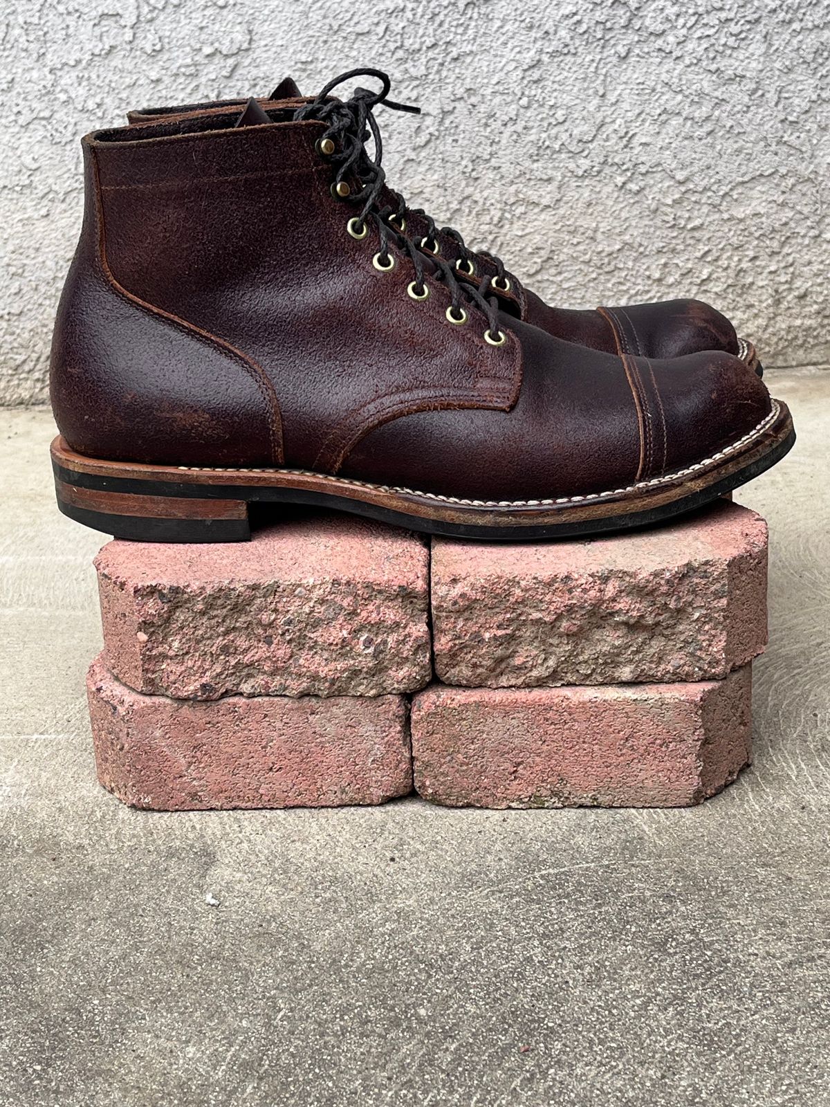 Photo by selvedge_and_welted on April 4, 2024 of the Viberg Service Boot in Horween Brown Waxed Flesh.