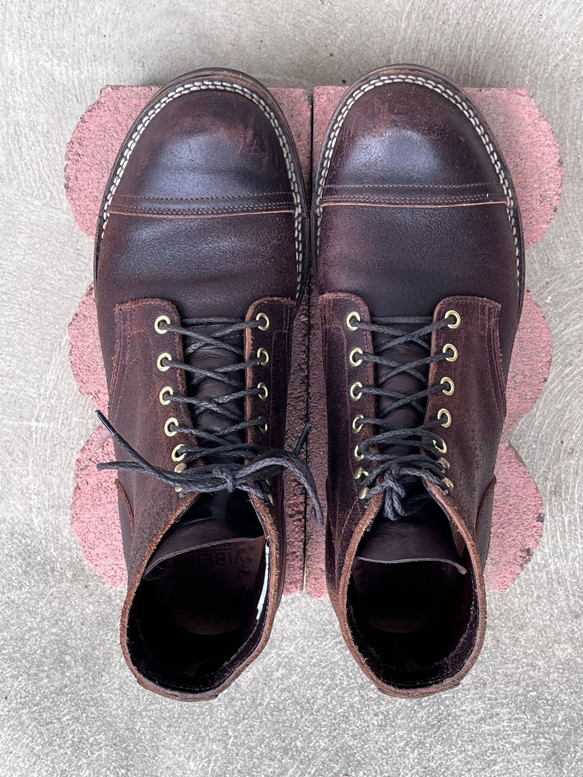 Photo by selvedge_and_welted on April 4, 2024 of the Viberg Service Boot in Horween Brown Waxed Flesh.