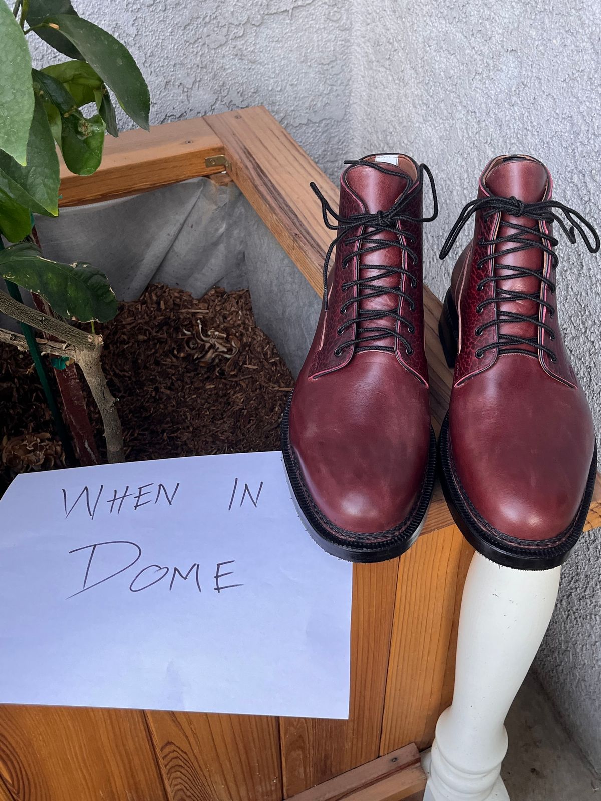 Photo by selvedge_and_welted on November 5, 2024 of the Arno Galno in Maryam Burgundy TPR Horsebutt & Law Tanning Black Cherry Big Horn Shrunken Bison.