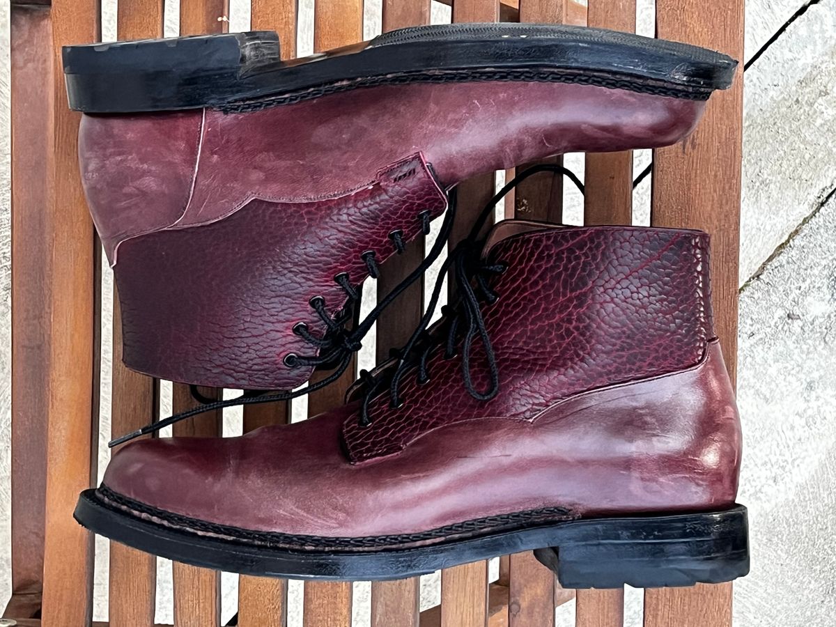 Photo by selvedge_and_welted on December 2, 2024 of the Arno Galno in Maryam Burgundy TPR Horsebutt & Law Tanning Black Cherry Big Horn Shrunken Bison.