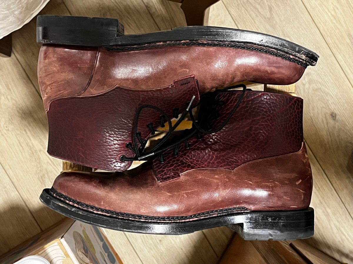 Photo by selvedge_and_welted on January 1, 2025 of the Arno Galno in Maryam Burgundy TPR Horsebutt & Law Tanning Black Cherry Big Horn Shrunken Bison.