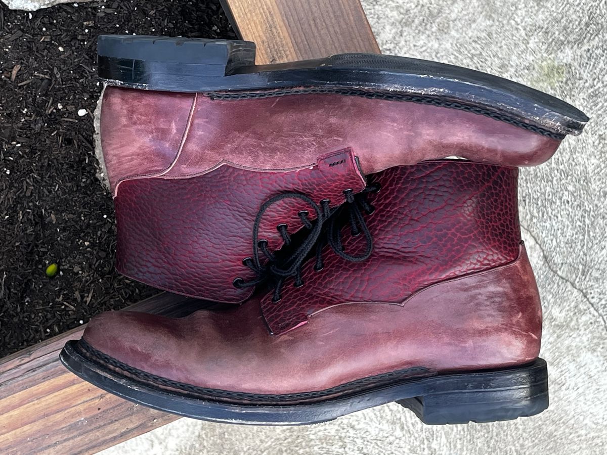 Photo by selvedge_and_welted on March 2, 2025 of the Arno Galno in Maryam Burgundy TPR Horsebutt & Law Tanning Black Cherry Big Horn Shrunken Bison.