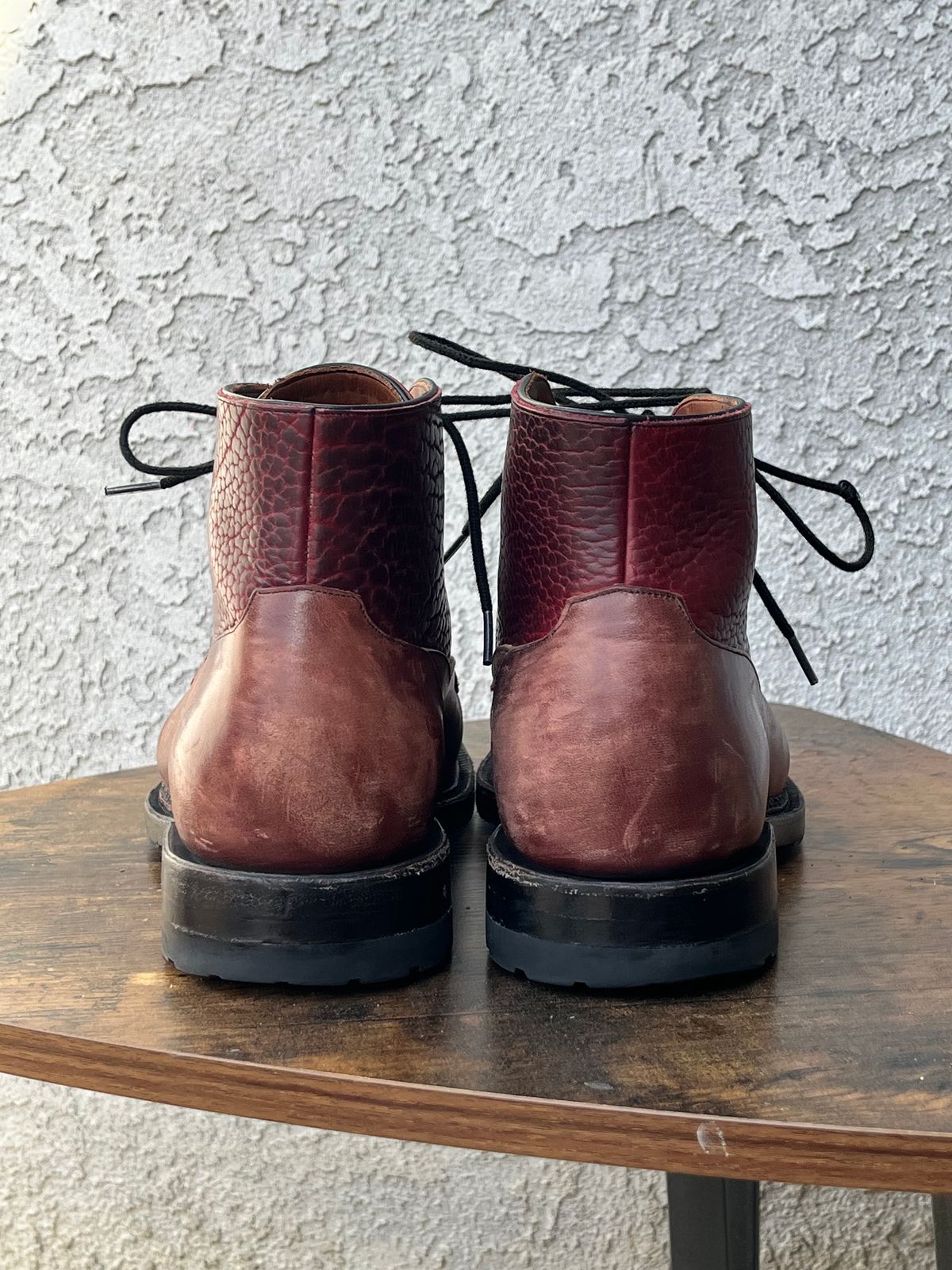 Photo by selvedge_and_welted on April 3, 2025 of the Arno Galno in Maryam Burgundy TPR Horsebutt & Law Tanning Black Cherry Big Horn Shrunken Bison.