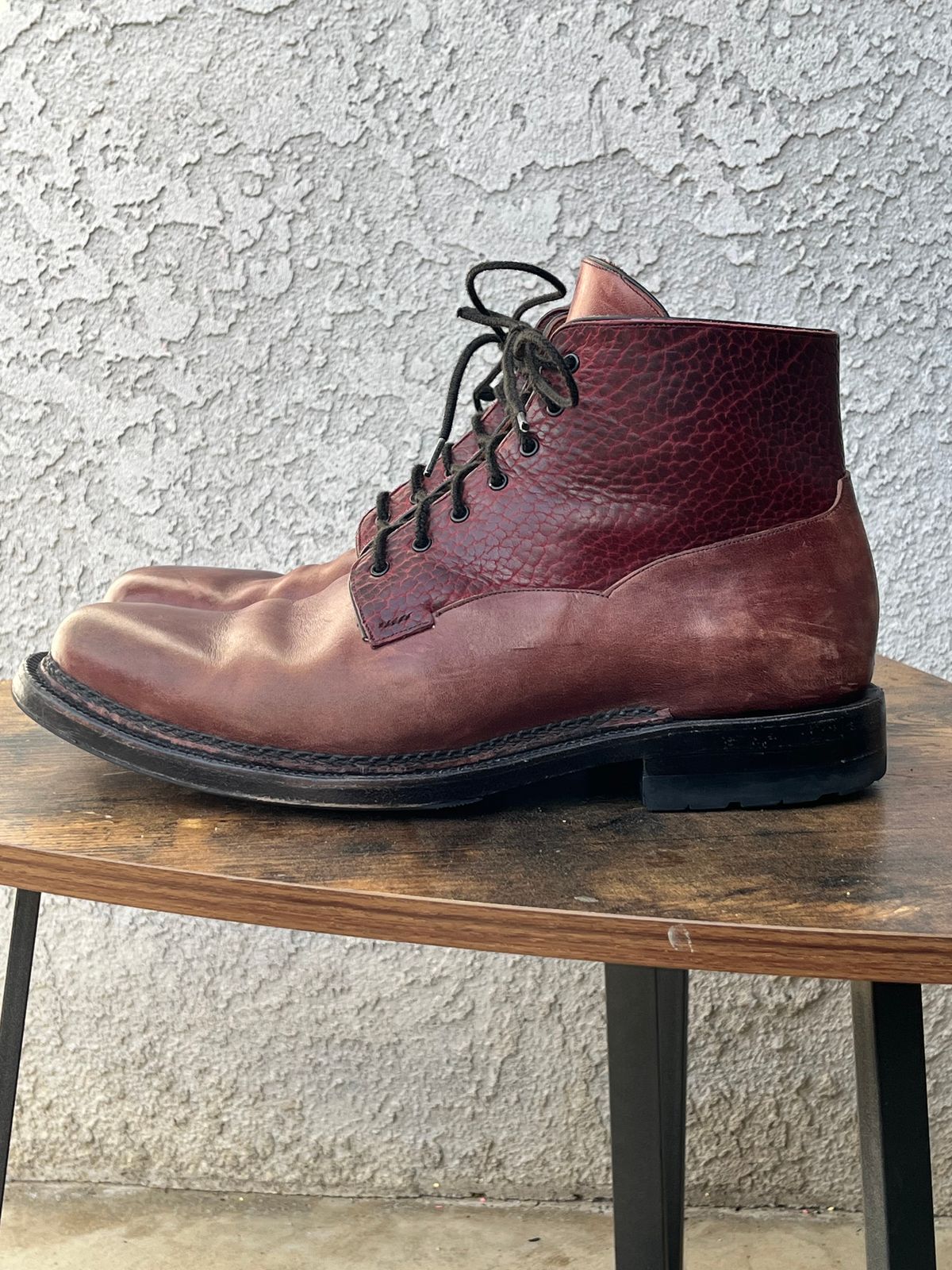Photo by selvedge_and_welted on April 3, 2025 of the Arno Galno in Maryam Burgundy TPR Horsebutt & Law Tanning Black Cherry Big Horn Shrunken Bison.