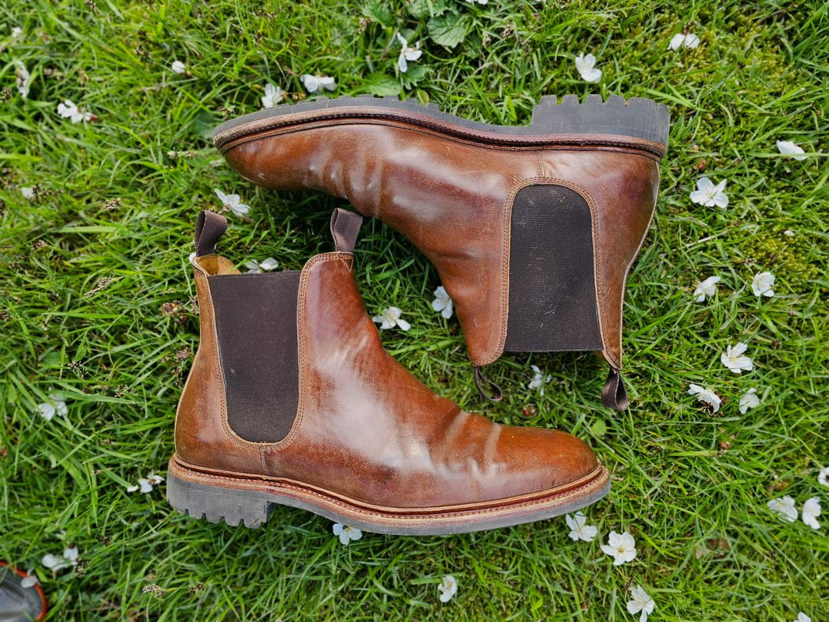 Photo by crunchyonion on April 1, 2024 of the Meermin Chelsea Boot in Tobacco Waxy Shell Cordovan.