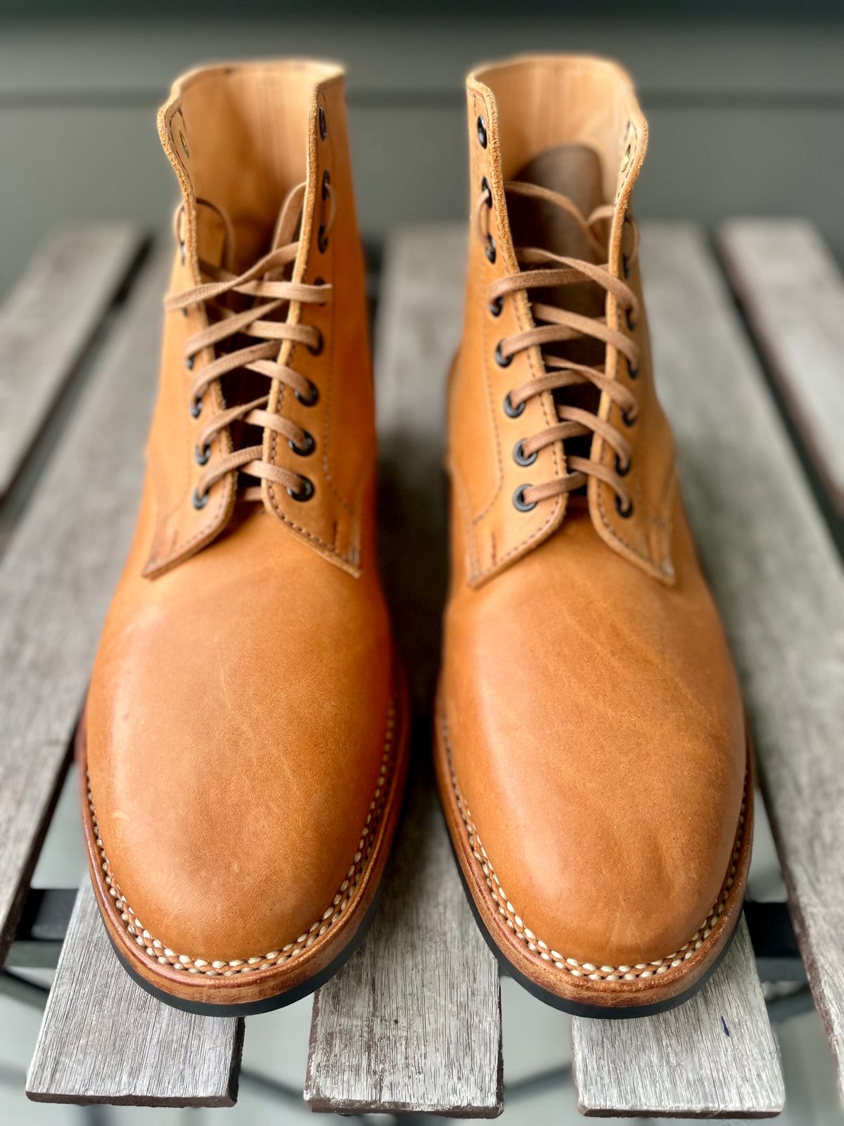 Photo by weltedware on October 3, 2023 of the Kustom Kraft Boondocker Boot in Tannery Kobel Veg-Tanned Leather.