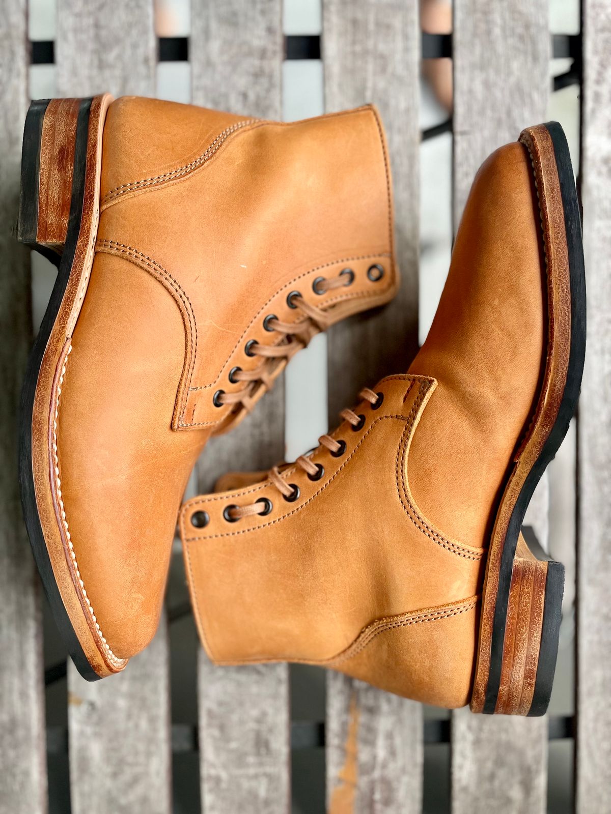 Photo by weltedware on October 3, 2023 of the Kustom Kraft Boondocker Boot in Tannery Kobel Veg-Tanned Leather.