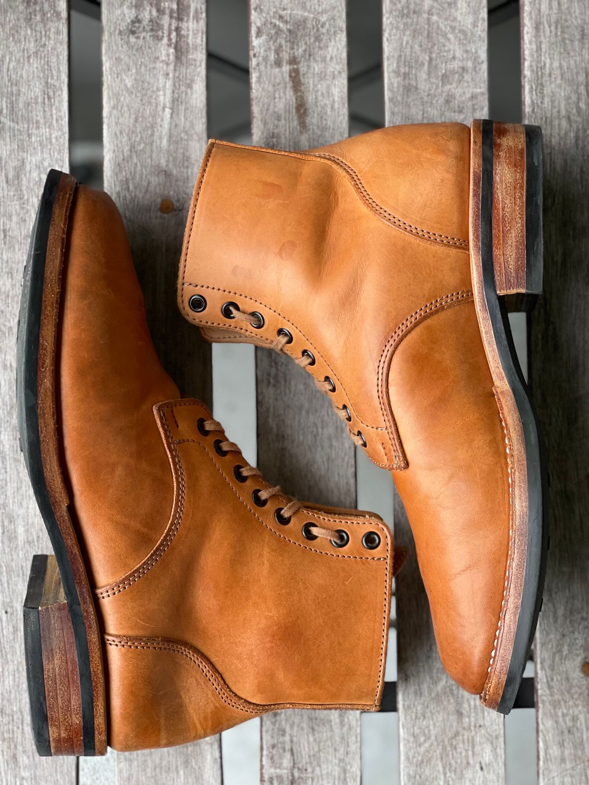 Photo by weltedware on November 3, 2023 of the Kustom Kraft Boondocker Boot in Tannery Kobel Veg-Tanned Leather.