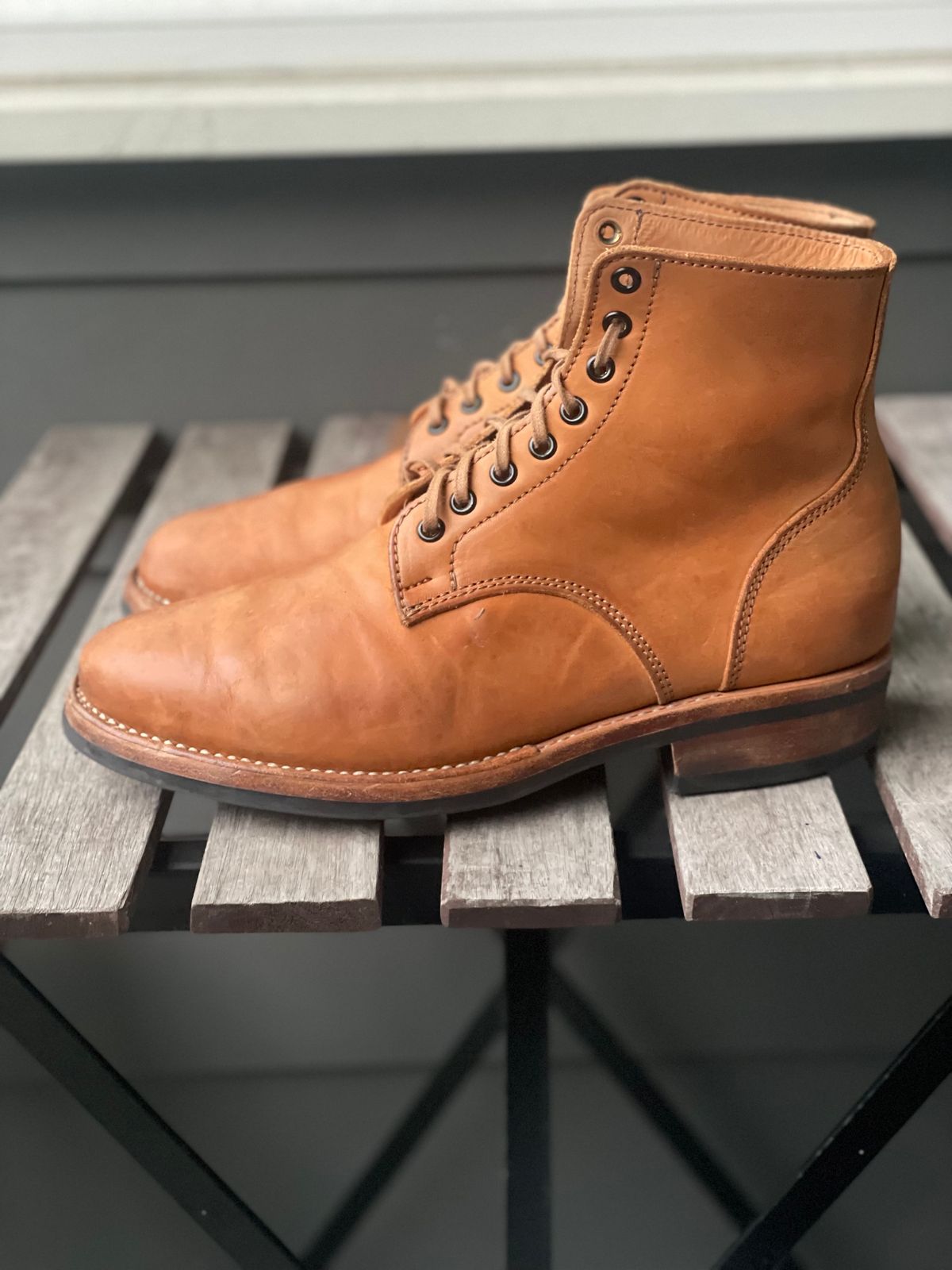 Photo by weltedware on December 5, 2023 of the Kustom Kraft Boondocker Boot in Tannery Kobel Veg-Tanned Leather.