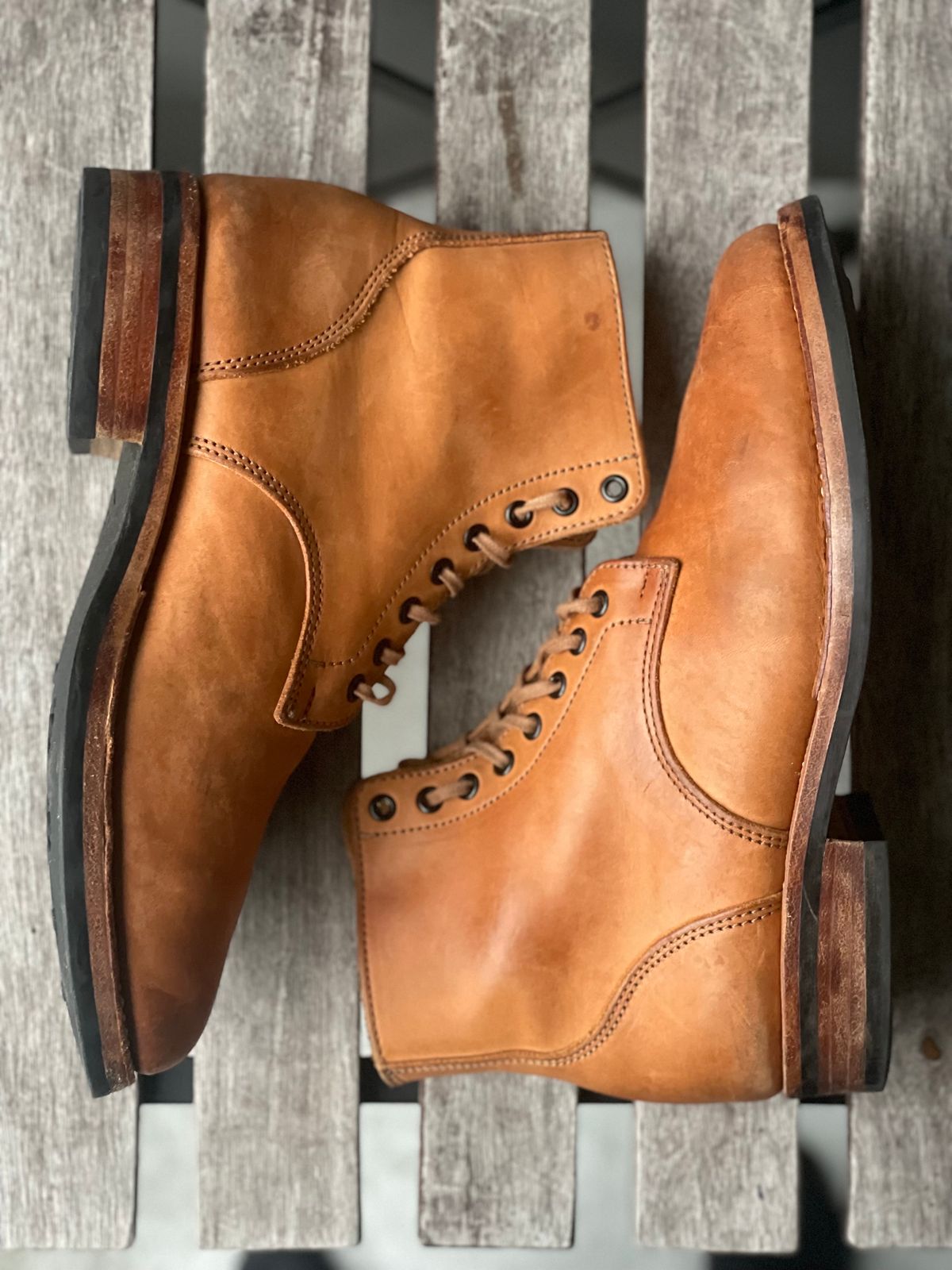 Photo by weltedware on December 5, 2023 of the Kustom Kraft Boondocker Boot in Tannery Kobel Veg-Tanned Leather.