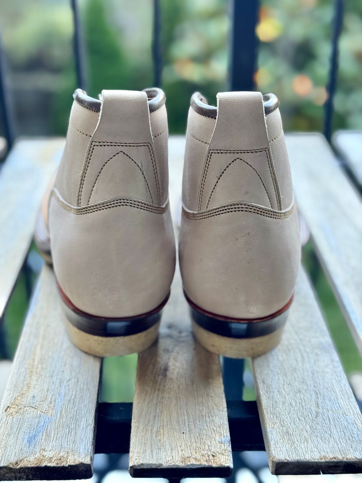 Photo by weltedware on October 6, 2025 of the Prof Barnets Luke Boots in Maryam Grigio Horsebutt.