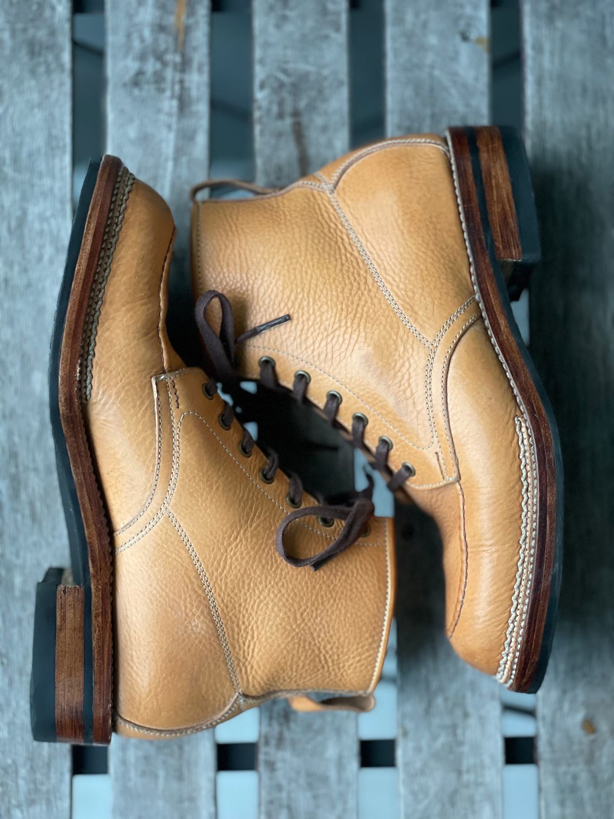 Photo by weltedware on November 2, 2022 of the Midas Spalla Derby Boot in La Bretagna Natural Ghost.