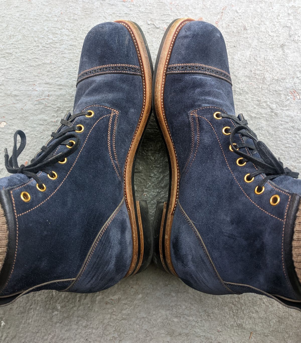 Photo by gonzalezebra on September 9, 2022 of the Iron Boots 5515 in Sciarada Navy Blue Roughout.