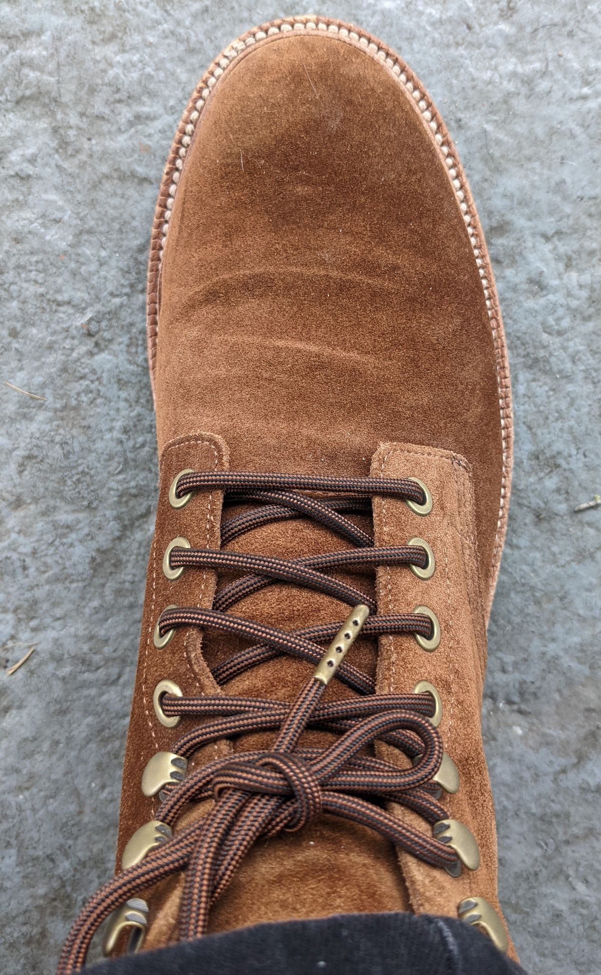 Photo by gonzalezebra on April 4, 2022 of the Grant Stone Diesel Boot in C.F. Stead Bourbon Repello Calf Suede.