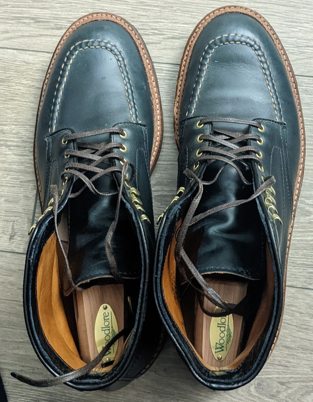 Photo by gonzalezebra on February 17, 2022 of the Alden Indy Boot in Horween Navy Chromexcel.