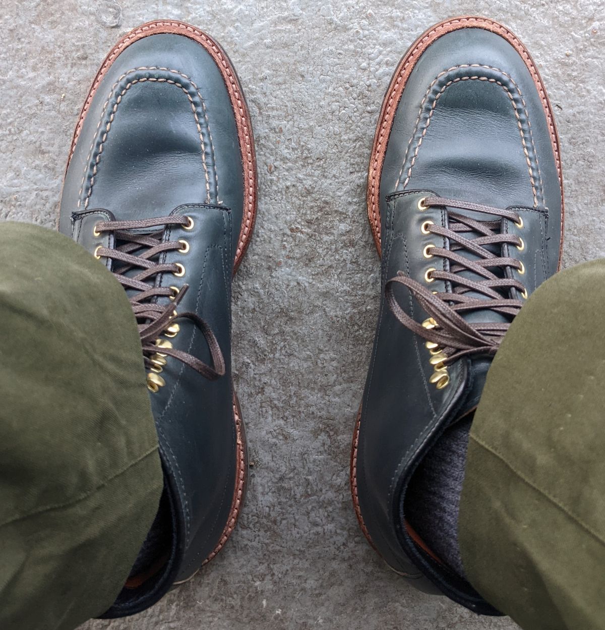 Photo by gonzalezebra on March 10, 2022 of the Alden Indy Boot in Horween Navy Chromexcel.