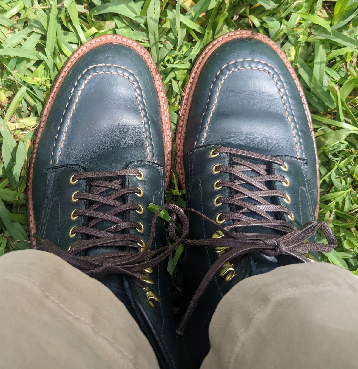 Photo by gonzalezebra on June 8, 2022 of the Alden Indy Boot in Horween Navy Chromexcel.