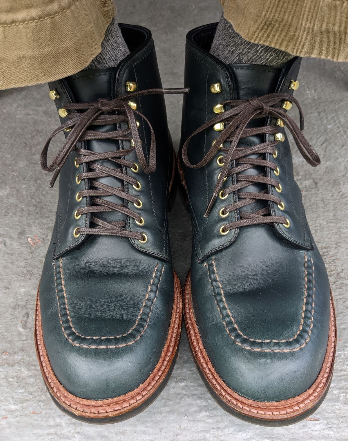 Photo by gonzalezebra on July 5, 2022 of the Alden Indy Boot in Horween Navy Chromexcel.