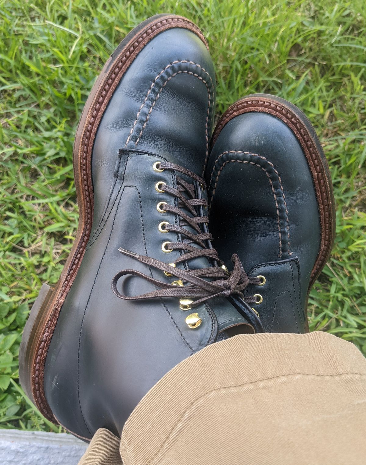 Photo by gonzalezebra on August 23, 2022 of the Alden Indy Boot in Horween Navy Chromexcel.