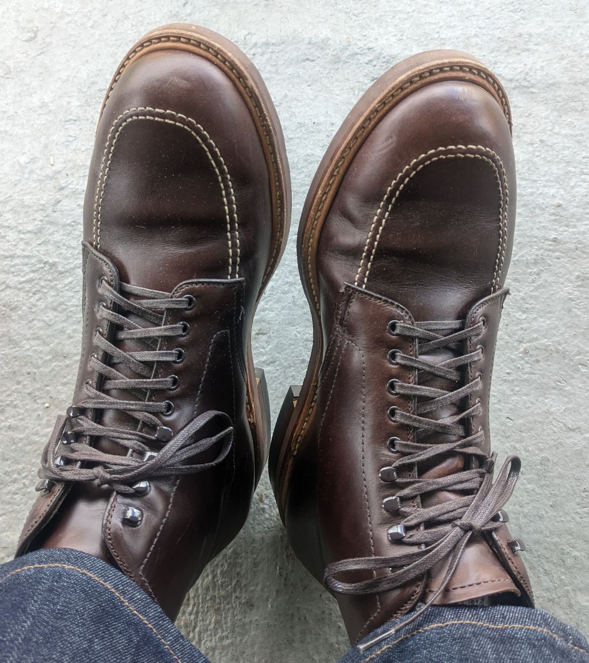 Photo by gonzalezebra on December 15, 2021 of the Alden Indy Boot in Horween Navy Chromexcel.