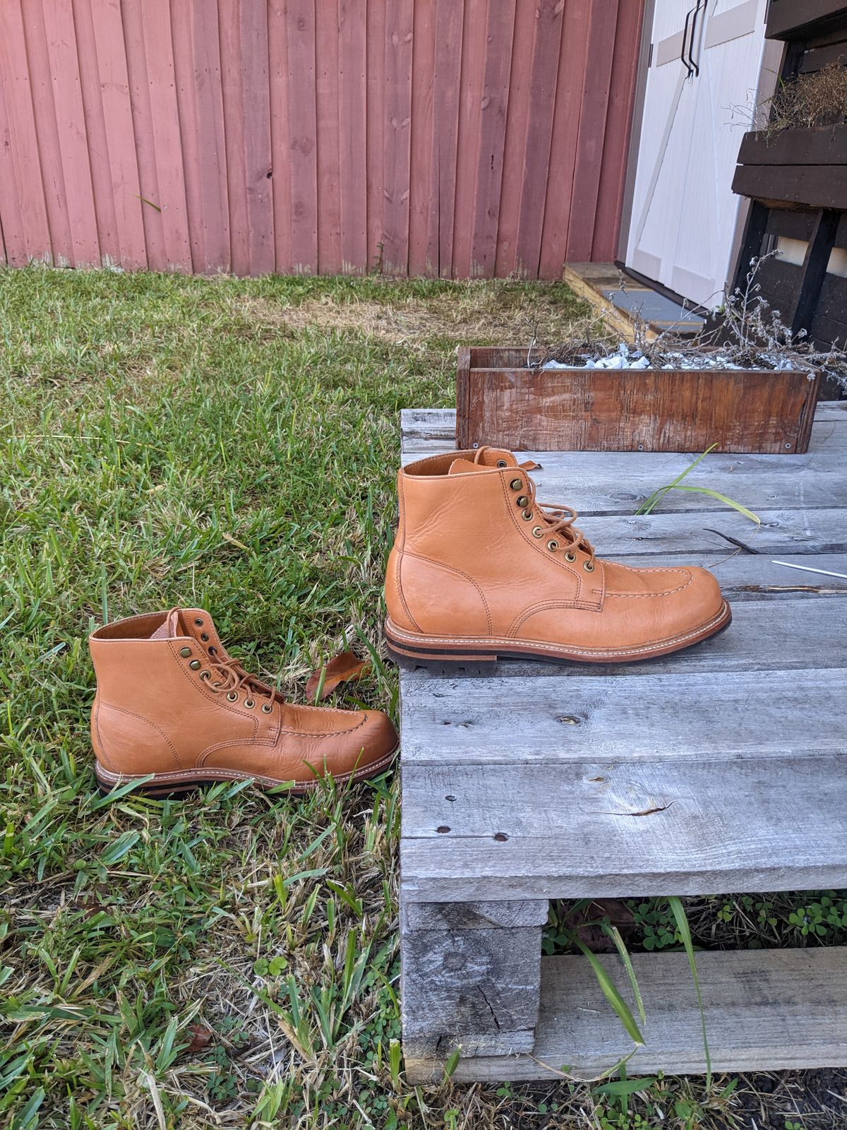 Photo by gonzalezebra on November 4, 2022 of the Grant Stone Brass Boot in Horween English Tan Essex.