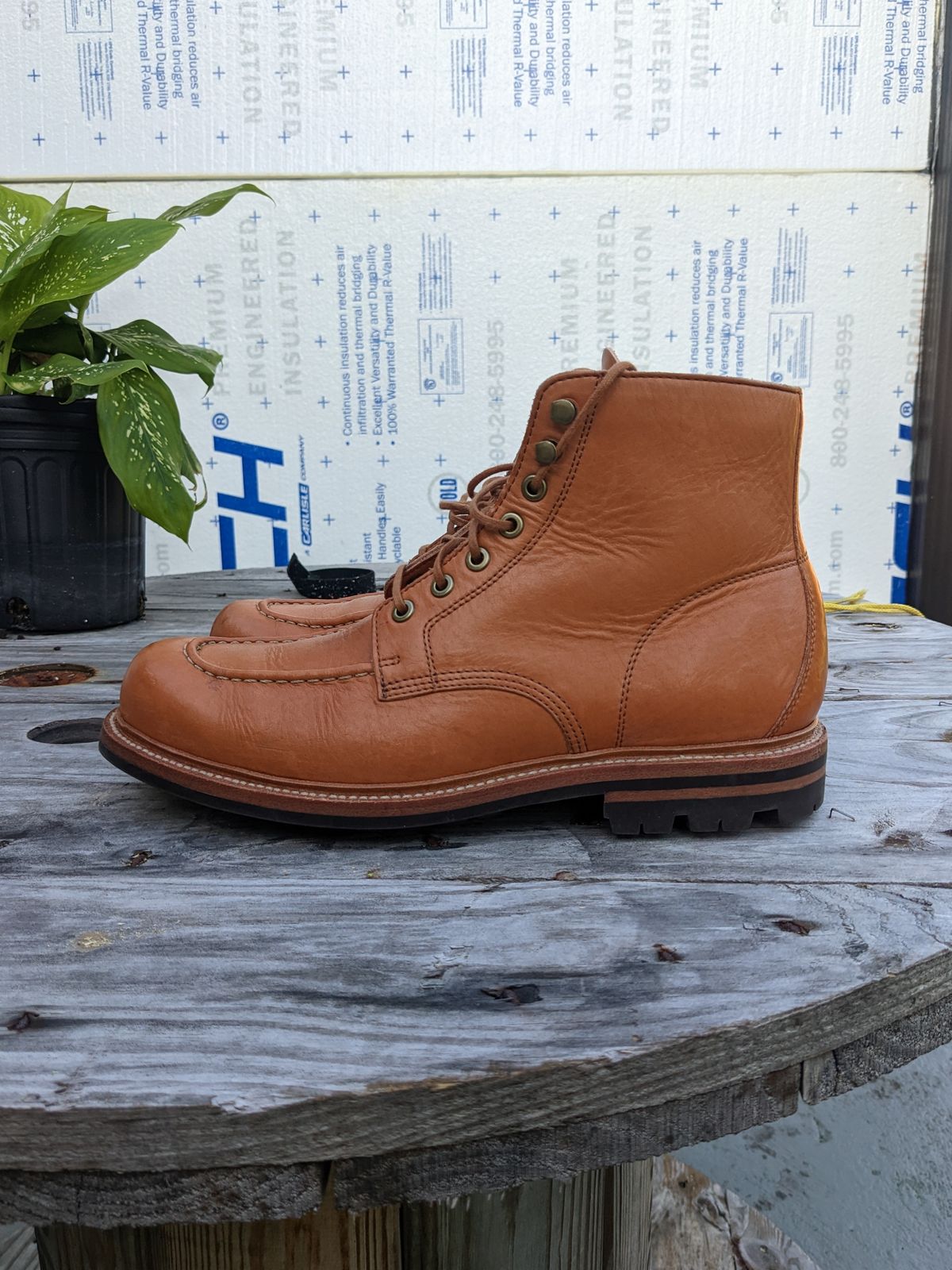 Photo by gonzalezebra on November 4, 2022 of the Grant Stone Brass Boot in Horween English Tan Essex.
