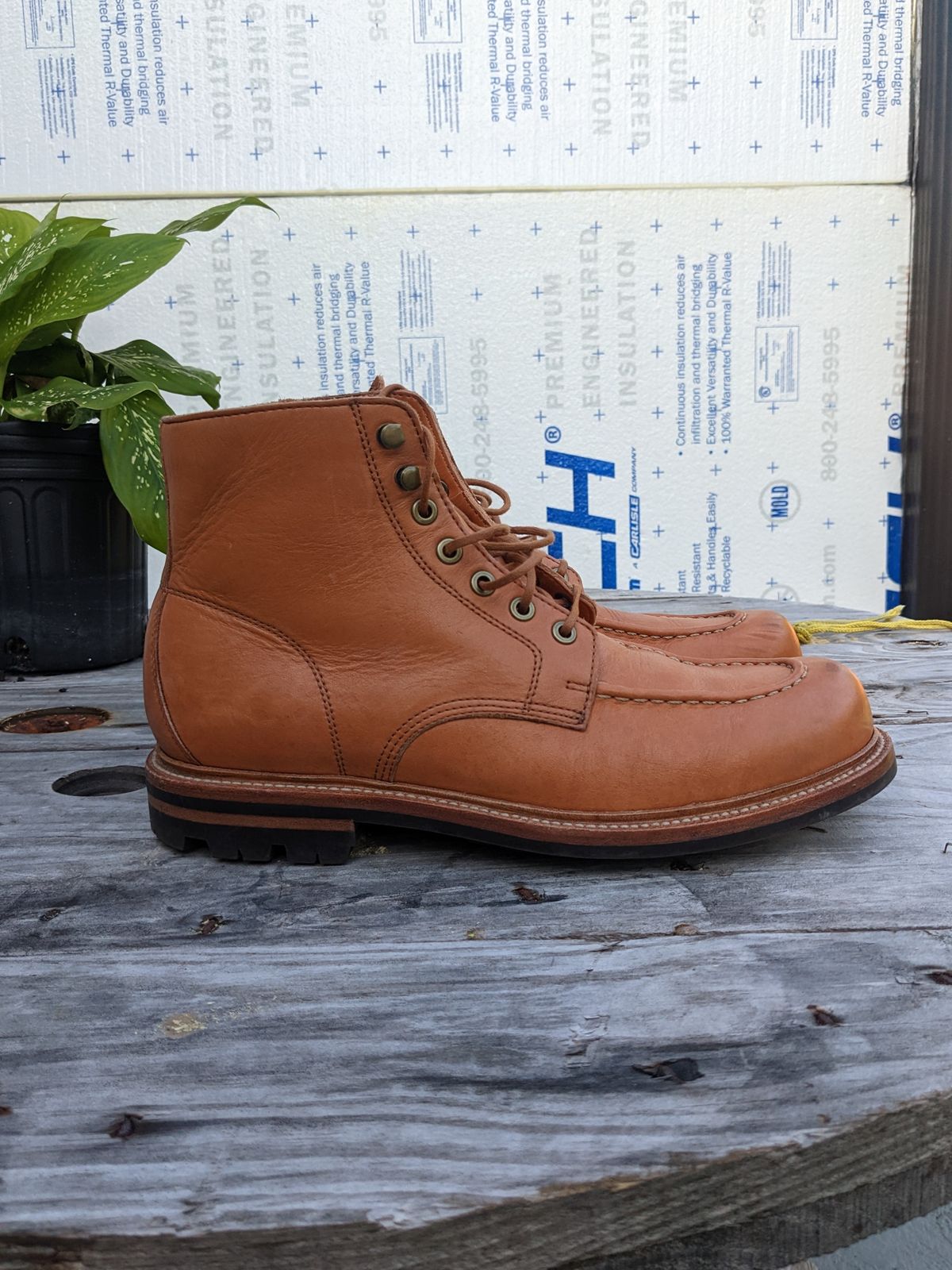 Photo by gonzalezebra on November 4, 2022 of the Grant Stone Brass Boot in Horween English Tan Essex.
