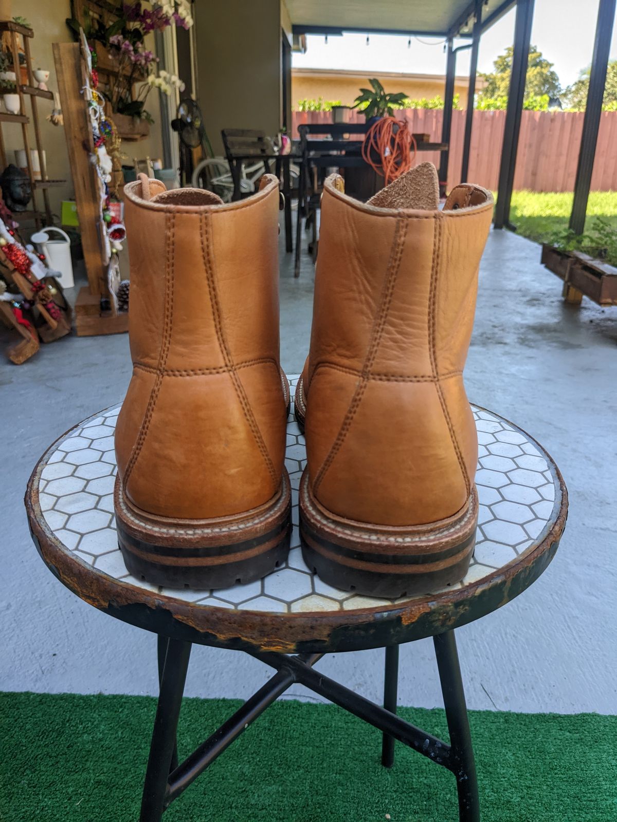 Photo by gonzalezebra on December 5, 2022 of the Grant Stone Brass Boot in Horween English Tan Essex.