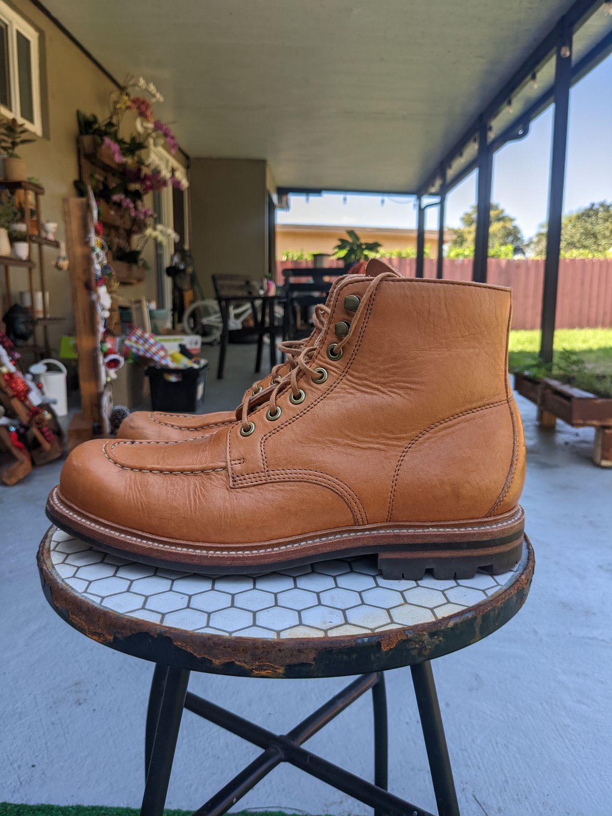 Photo by gonzalezebra on December 5, 2022 of the Grant Stone Brass Boot in Horween English Tan Essex.