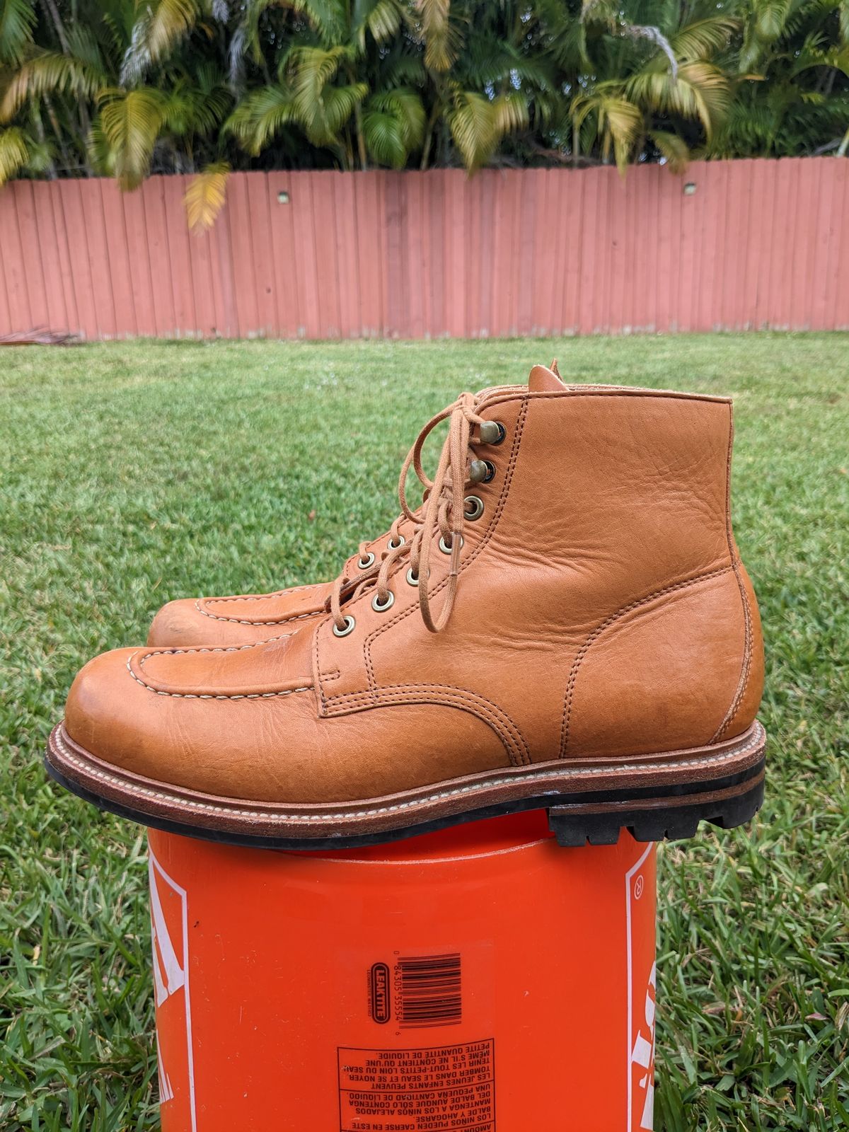 Photo by gonzalezebra on March 4, 2023 of the Grant Stone Brass Boot in Horween English Tan Essex.