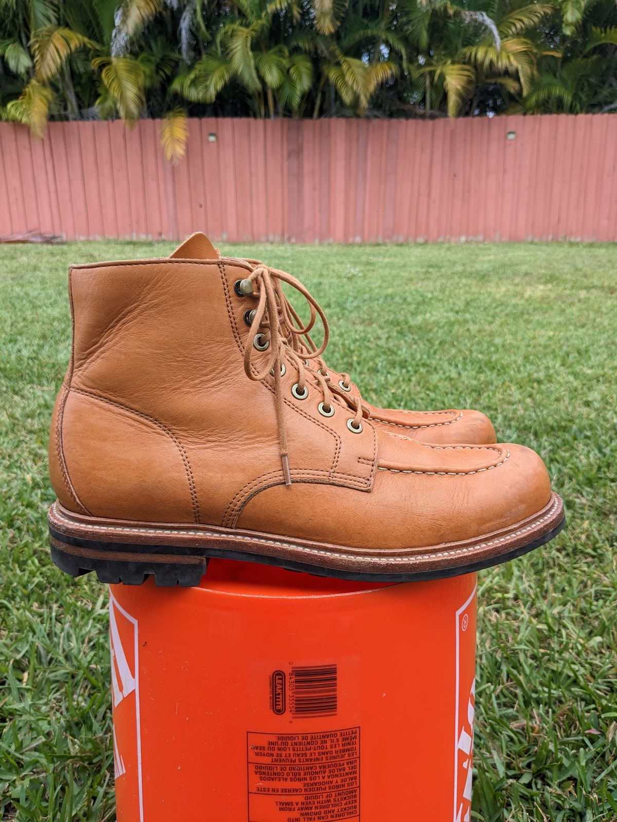 Photo by gonzalezebra on March 4, 2023 of the Grant Stone Brass Boot in Horween English Tan Essex.