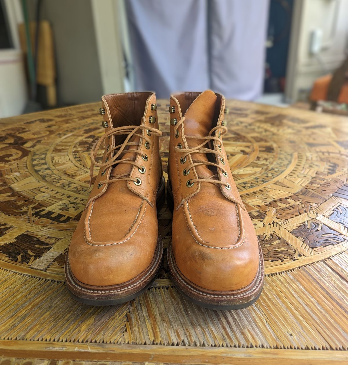 Photo by gonzalezebra on April 3, 2023 of the Grant Stone Brass Boot in Horween English Tan Essex.