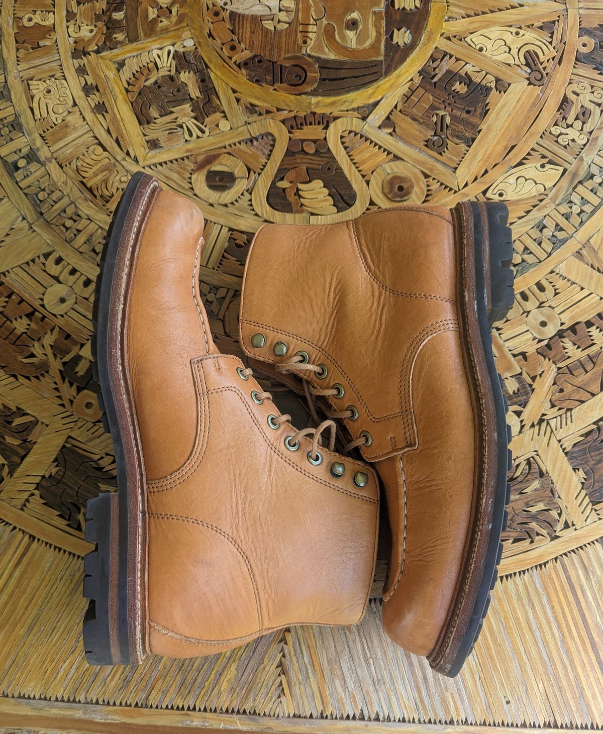 Photo by gonzalezebra on April 3, 2023 of the Grant Stone Brass Boot in Horween English Tan Essex.