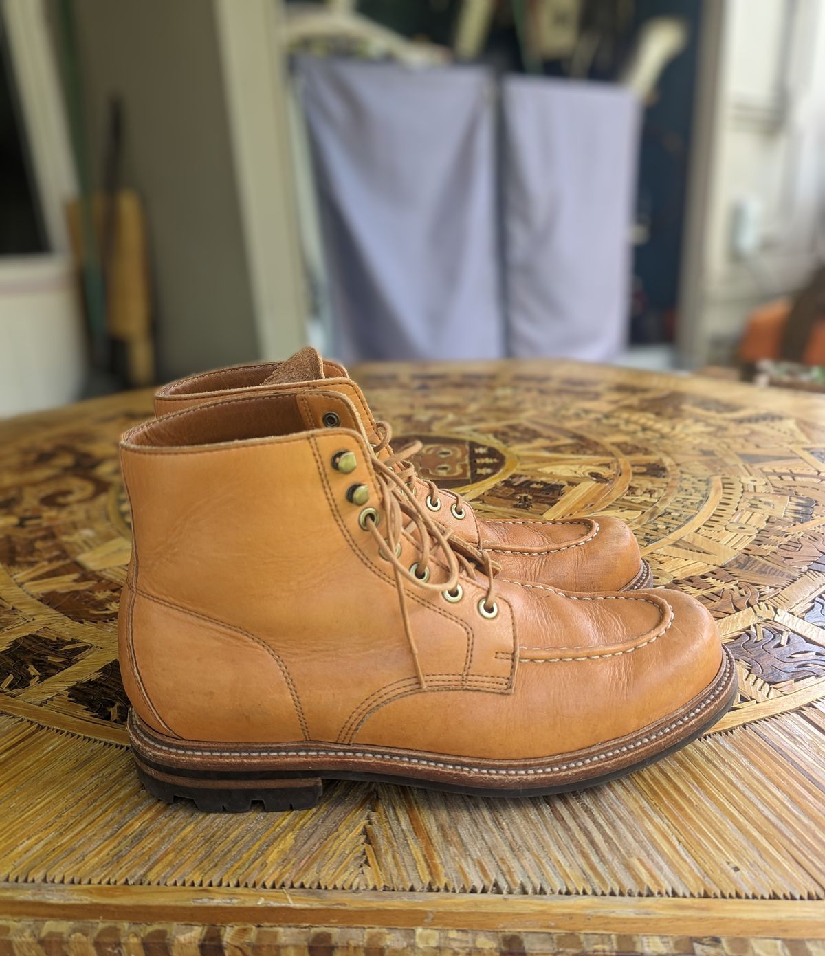 Photo by gonzalezebra on April 3, 2023 of the Grant Stone Brass Boot in Horween English Tan Essex.