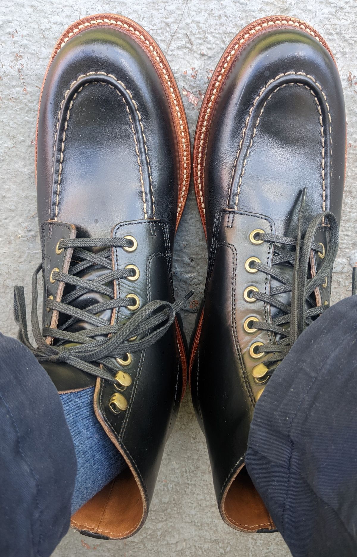 Photo by gonzalezebra on June 4, 2022 of the Grant Stone Brass Boot in Horween Black Chromexcel.