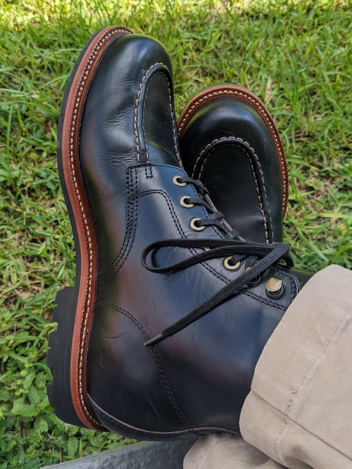 Photo by gonzalezebra on August 16, 2022 of the Grant Stone Brass Boot in Horween Black Chromexcel.