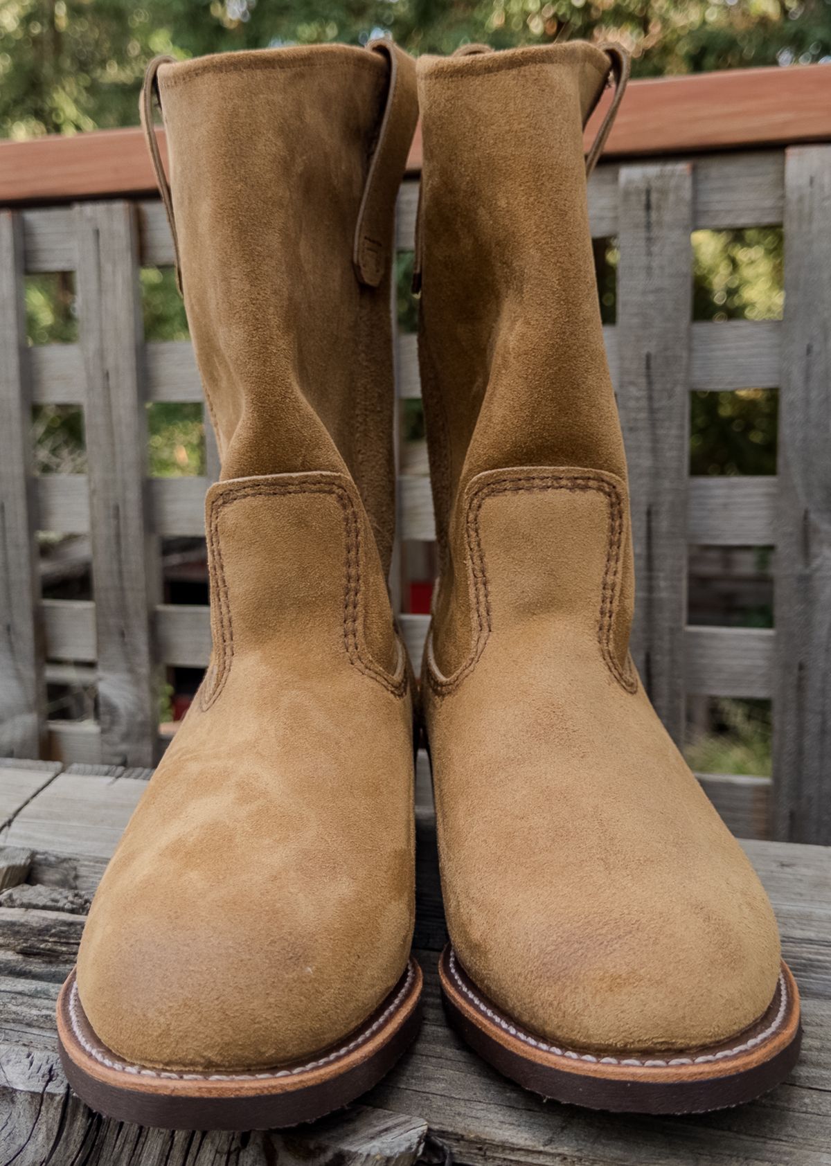 Photo by amaru_and_crow on November 4, 2025 of the Red Wing Pecos in S.B. Foot Hawthorne Muleskinner.