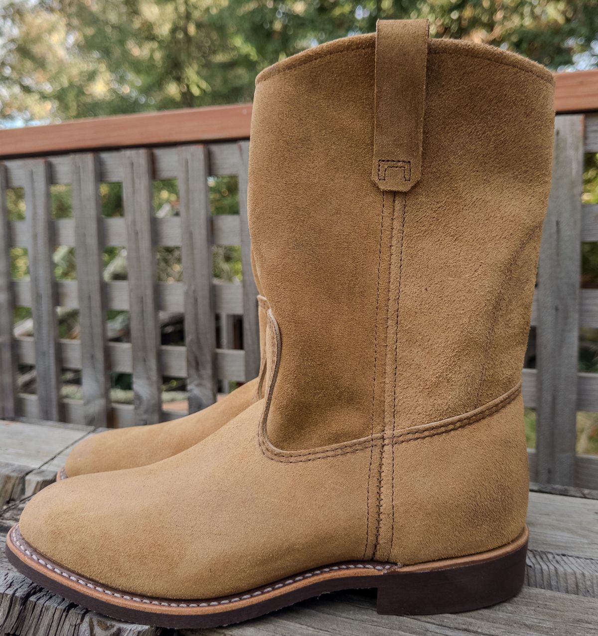 Photo by amaru_and_crow on November 4, 2025 of the Red Wing Pecos in S.B. Foot Hawthorne Muleskinner.