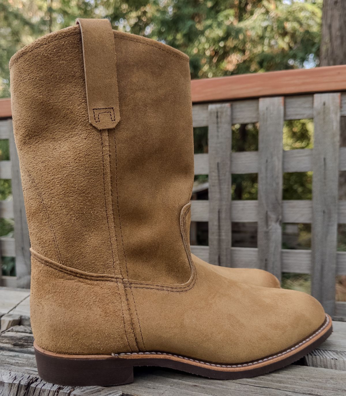 Photo by amaru_and_crow on November 4, 2025 of the Red Wing Pecos in S.B. Foot Hawthorne Muleskinner.