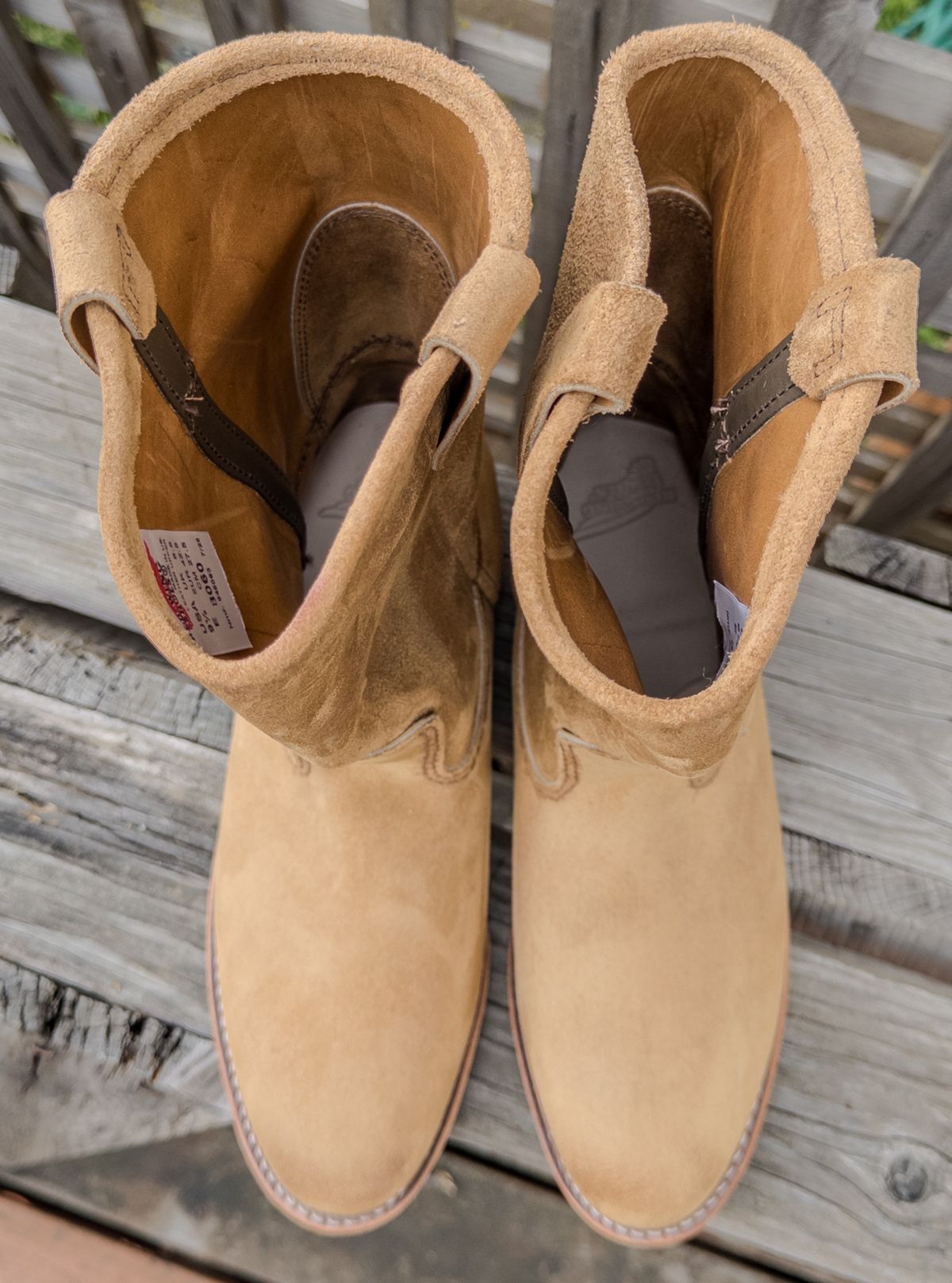 Photo by amaru_and_crow on November 4, 2025 of the Red Wing Pecos in S.B. Foot Hawthorne Muleskinner.