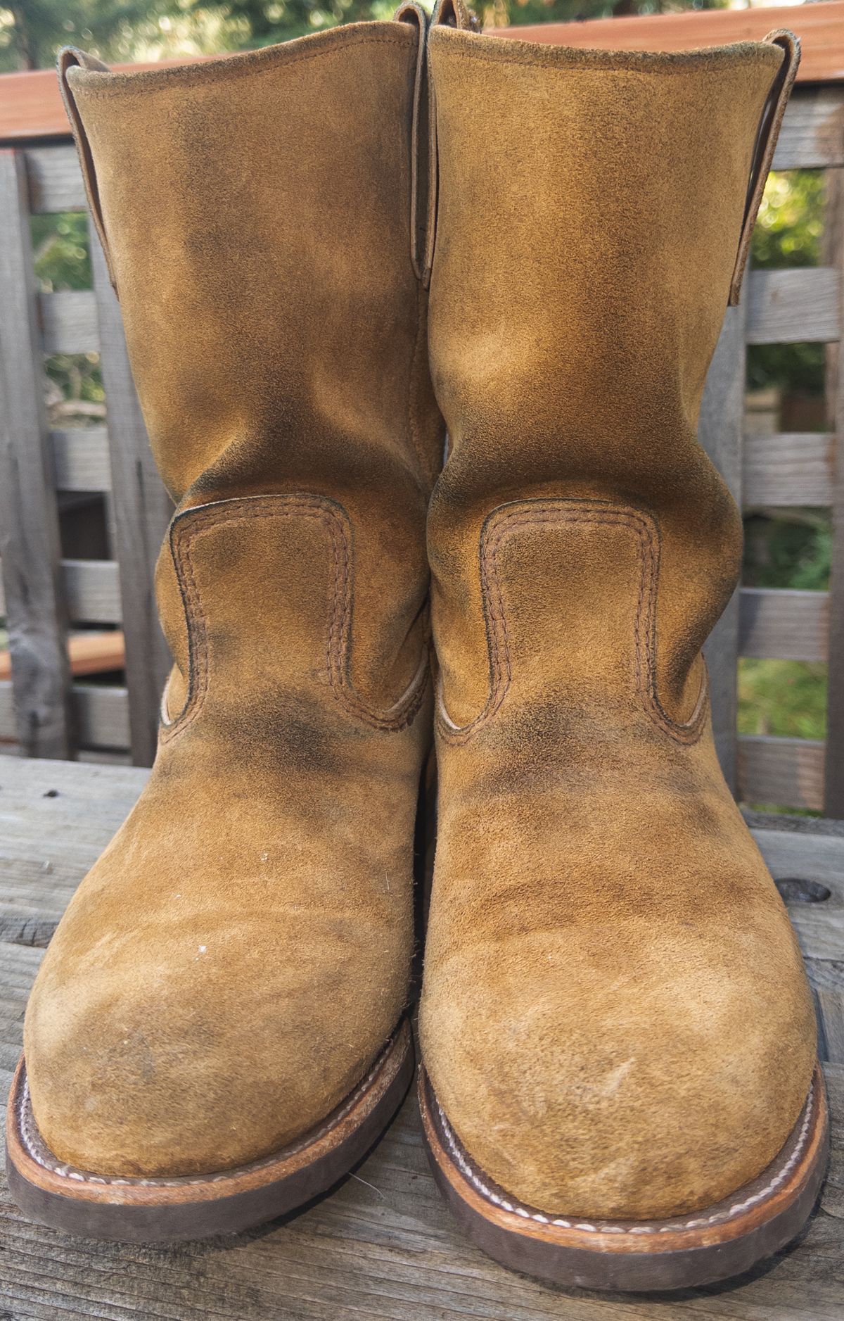 Photo by amaru_and_crow on December 1, 2025 of the Red Wing Pecos in S.B. Foot Hawthorne Muleskinner.