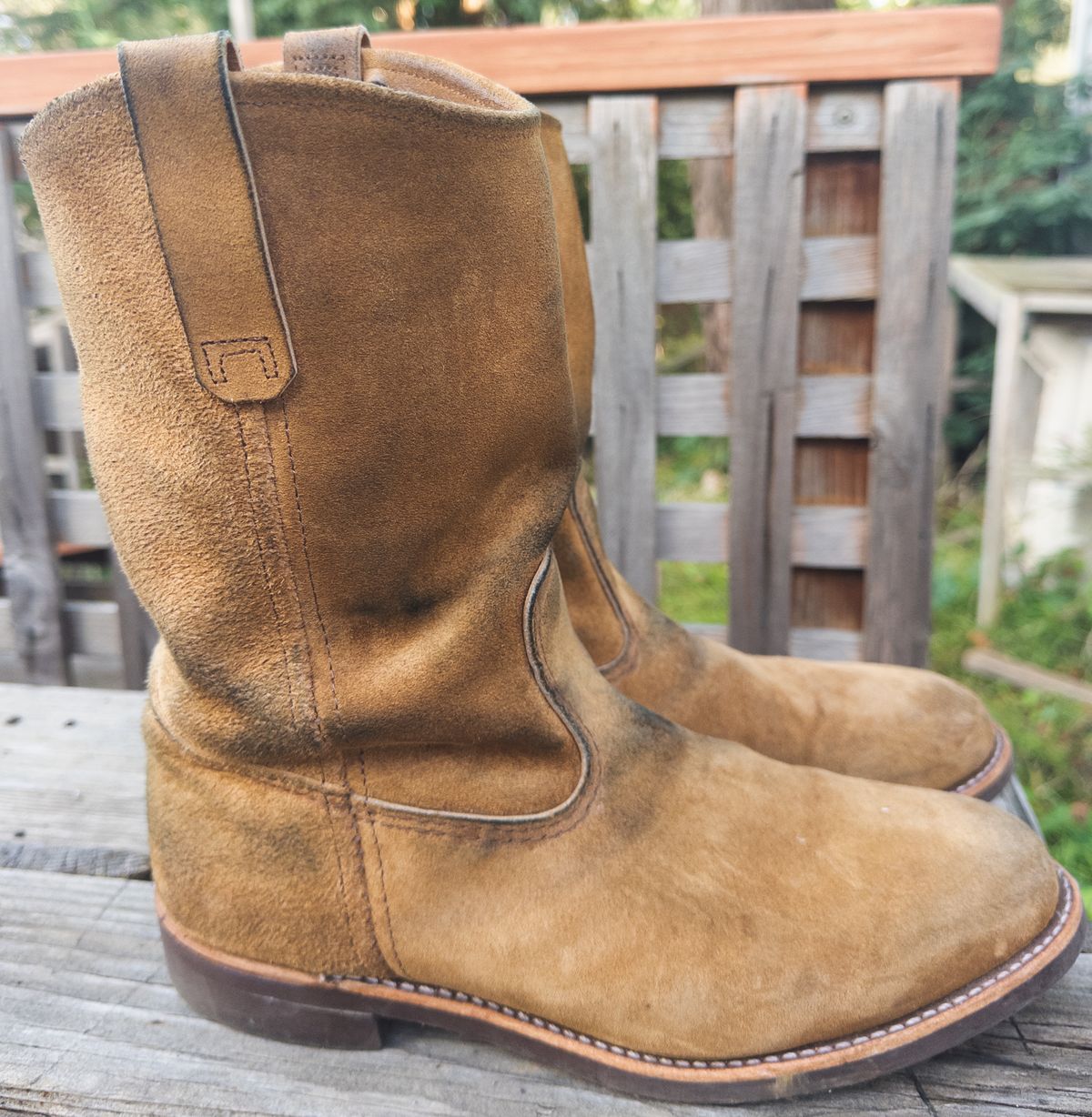 Photo by amaru_and_crow on December 1, 2025 of the Red Wing Pecos in S.B. Foot Hawthorne Muleskinner.