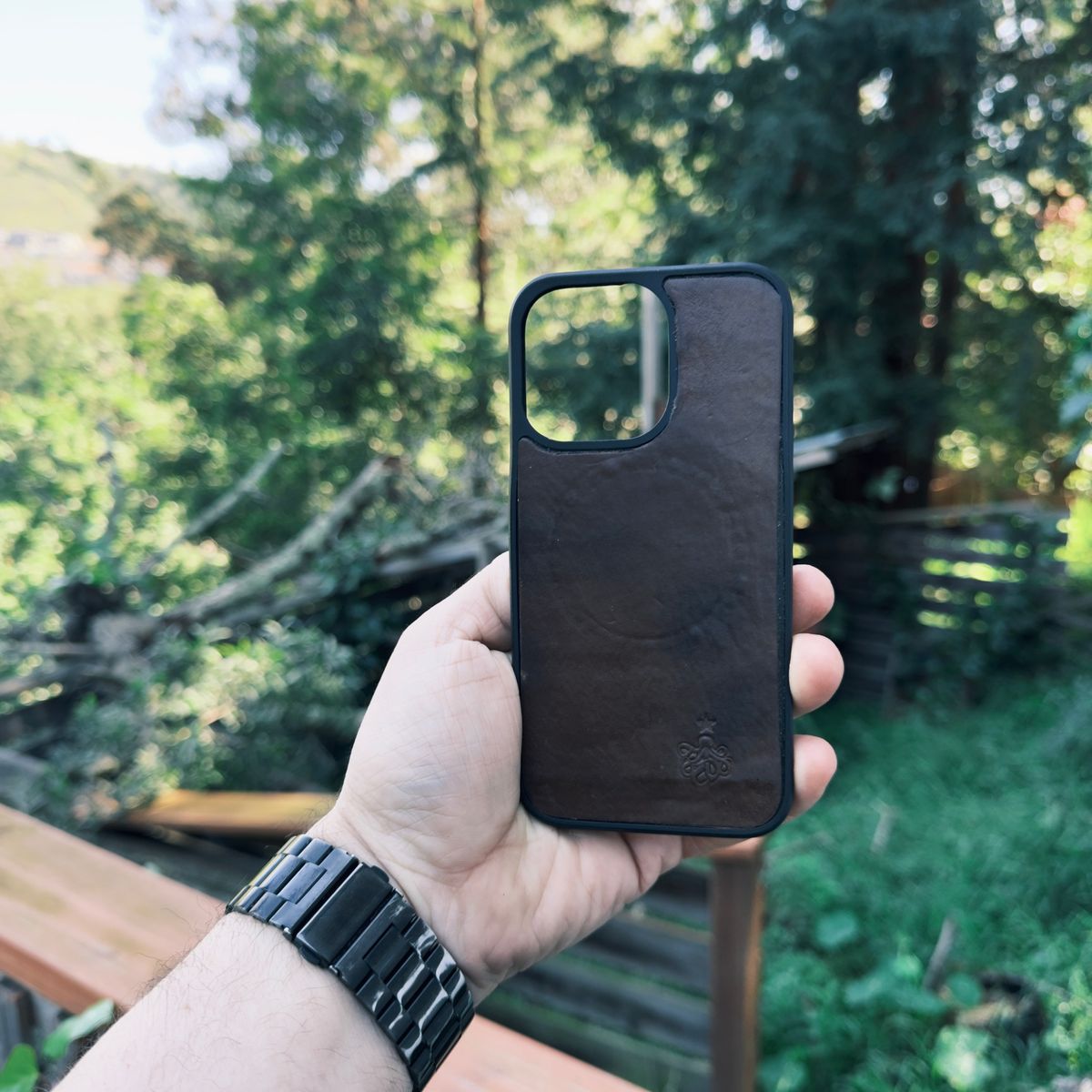 Photo by amaru_and_crow on April 2, 2026 of the Self-Made Phone Case in Olivander Jesse Natural Vegtan.
