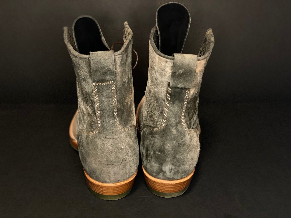 Photo by amaru_and_crow on November 1, 2023 of the Tahura Captoelari in Guidi Black Reverse Horsebutt.