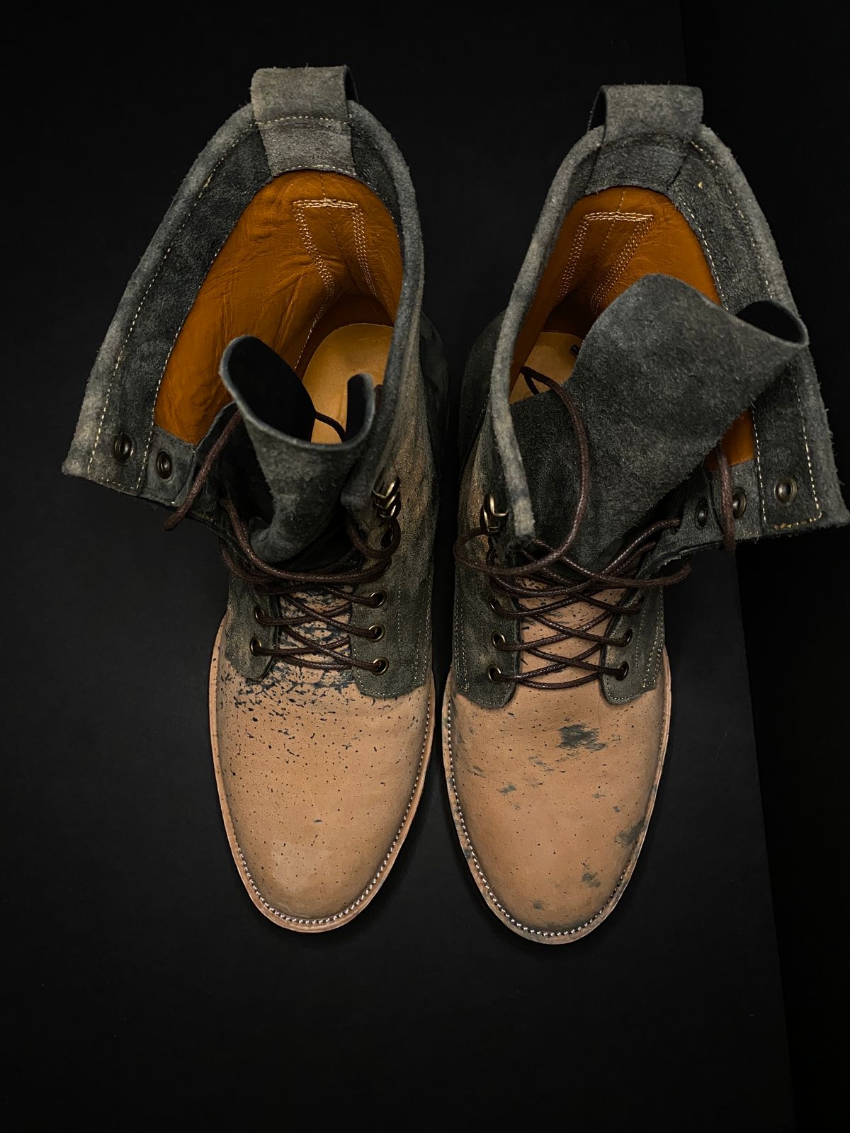 Photo by amaru_and_crow on November 1, 2023 of the Tahura Captoelari in Guidi Black Reverse Horsebutt.