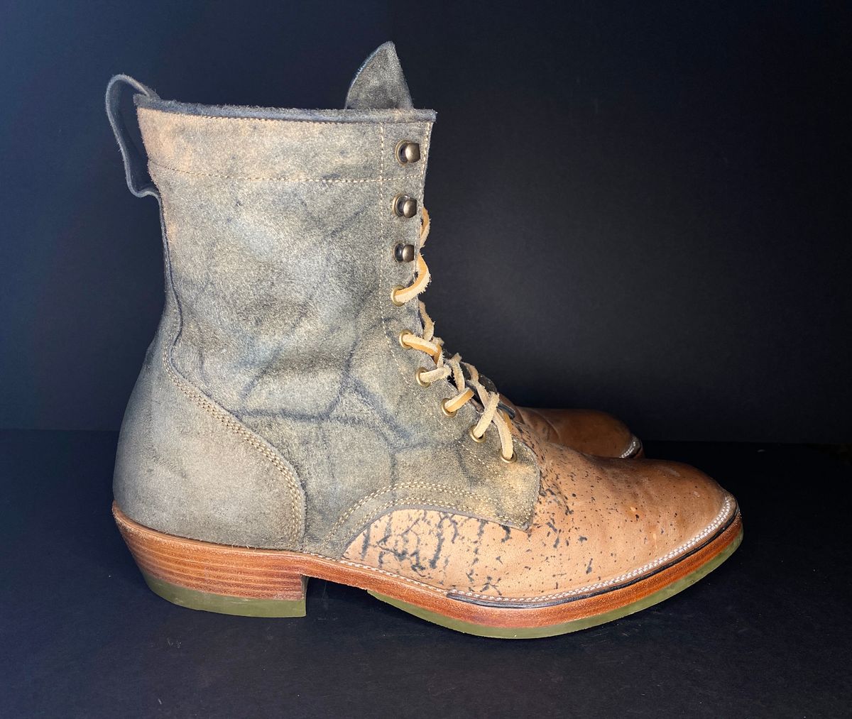 Photo by amaru_and_crow on December 3, 2023 of the Tahura Captoelari in Guidi Black Reverse Horsebutt.