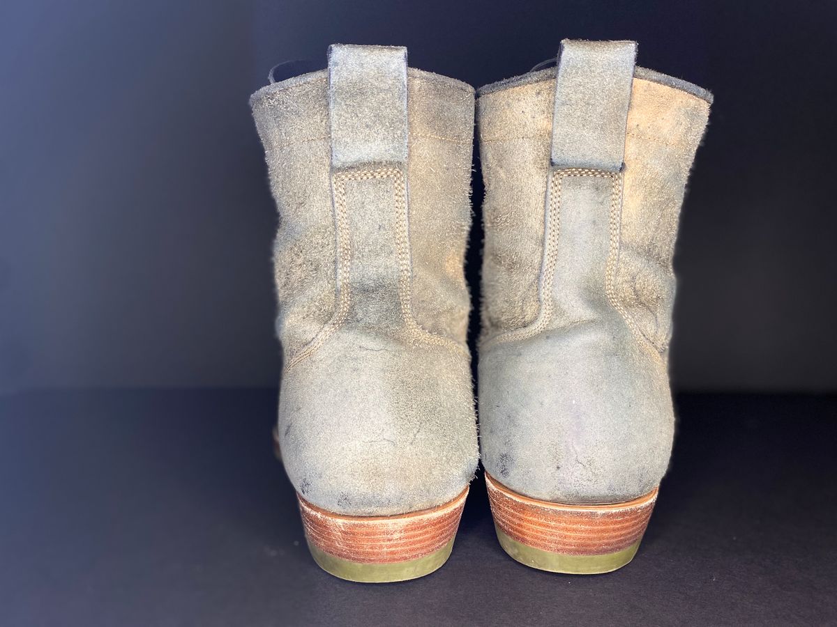 Photo by amaru_and_crow on January 2, 2024 of the Tahura Captoelari in Guidi Black Reverse Horsebutt.