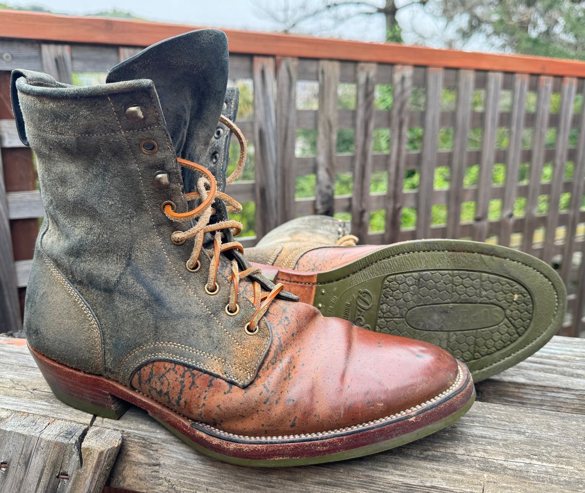 Photo by amaru_and_crow on April 3, 2024 of the Tahura Captoelari in Guidi Black Reverse Horsebutt.